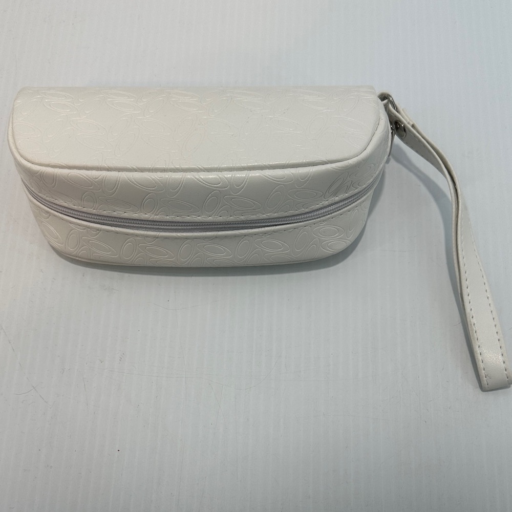 Oakley Embossed Sunglasses Case Wristlet Clutch‎ Sturdy White